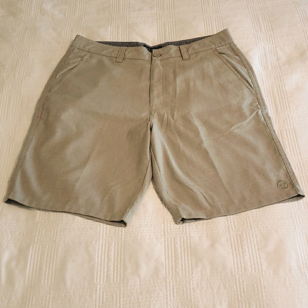 Men's shorts from Hang Ten